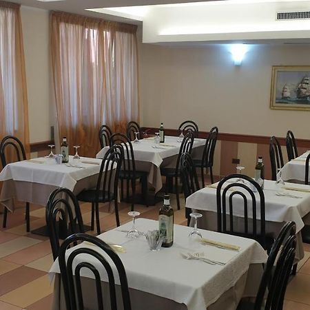 Albergo Ristorante Il Delfino Novara Exteriör bild