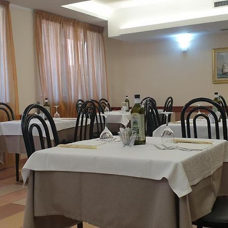 Albergo Ristorante Il Delfino Novara Exteriör bild