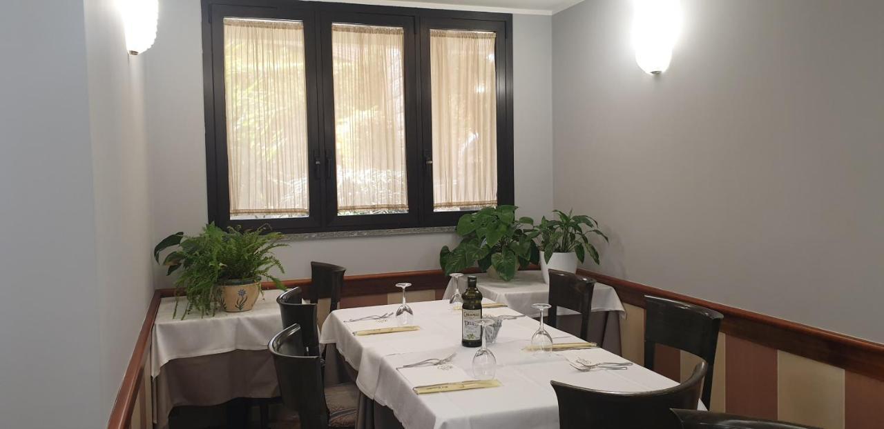 Albergo Ristorante Il Delfino Novara Exteriör bild