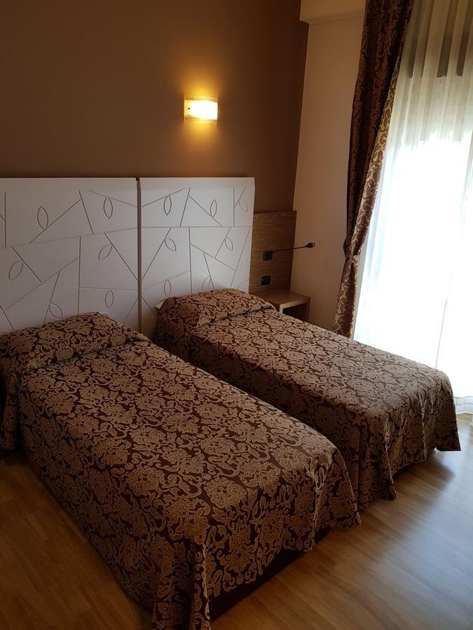 Albergo Ristorante Il Delfino Novara Exteriör bild