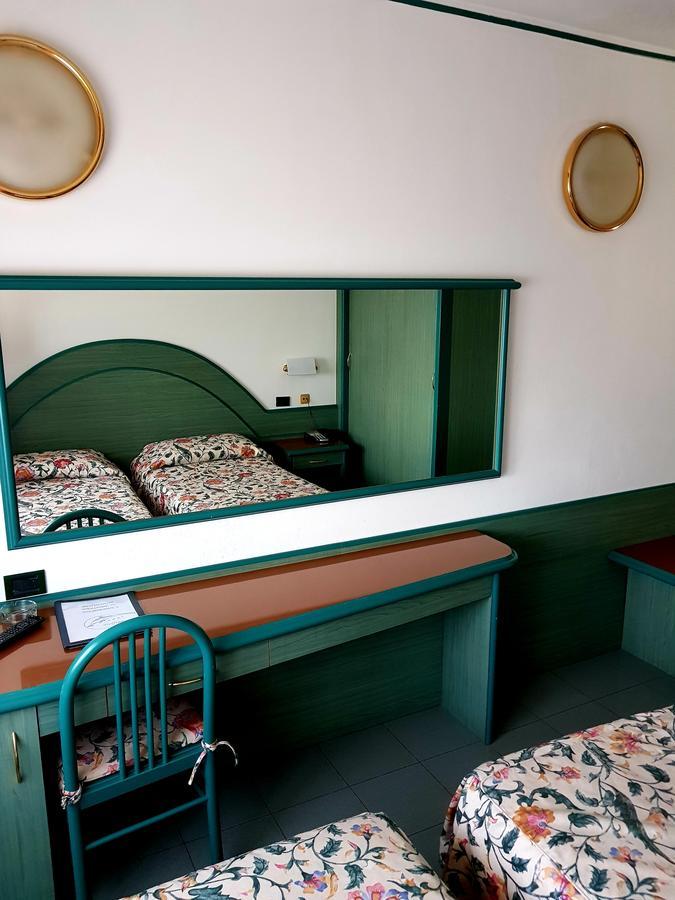 Albergo Ristorante Il Delfino Novara Exteriör bild