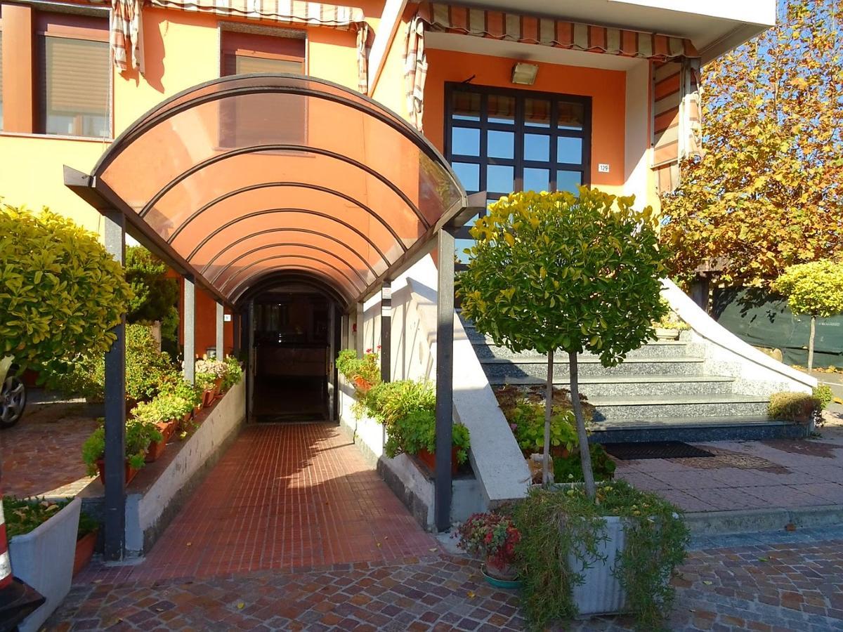 Albergo Ristorante Il Delfino Novara Exteriör bild